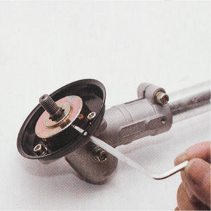 2、Three hole in a line, insert the socket screw wrench into hole, lock soindle.